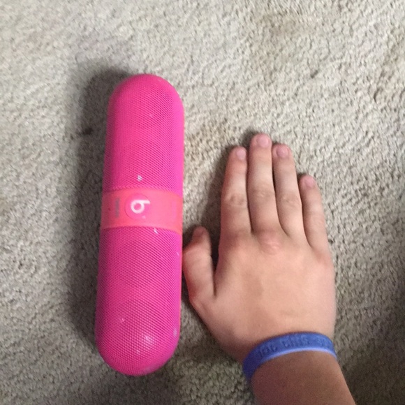 BRIGHT PINK BEATS PILL!! - Picture 5 of 5